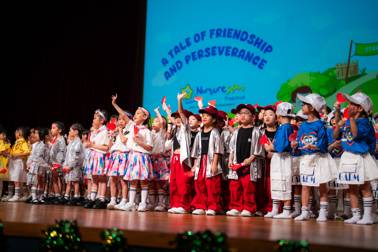 Perseverance and friendship take centre stage! Our graduants vibrant display of energy and enthusiasm!